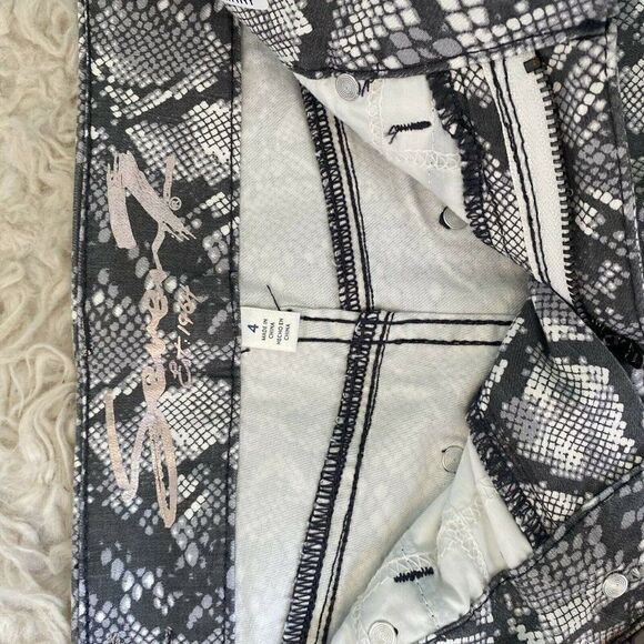 Seven7 Tummyless slimming control high rise jeans snake skin size 4 - Picture 7 of 9
